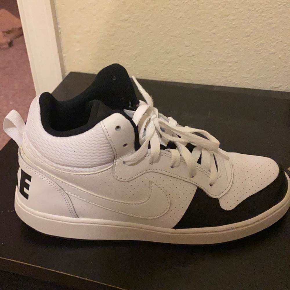 Nike high top tennis shoes